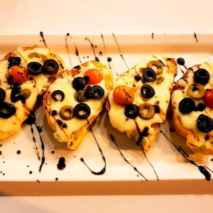 Bruschetta Caprese 4 Porciones)_1
