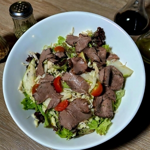 Ensalada Roastbeef con Salsa de Queso azul_1