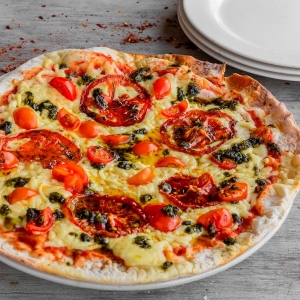 Pizza Pomodoro al Pesto_1